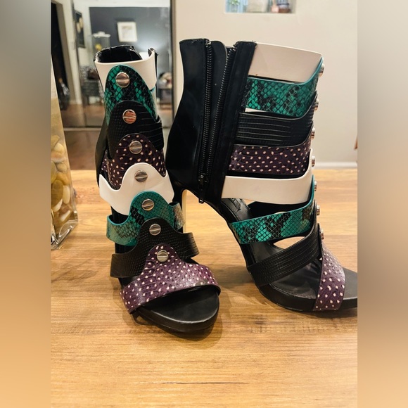Exotic Leather & Snakeskin Sandal Heel by Izabella Rue w/ Stud Accents size 6.5 - Picture 2 of 9